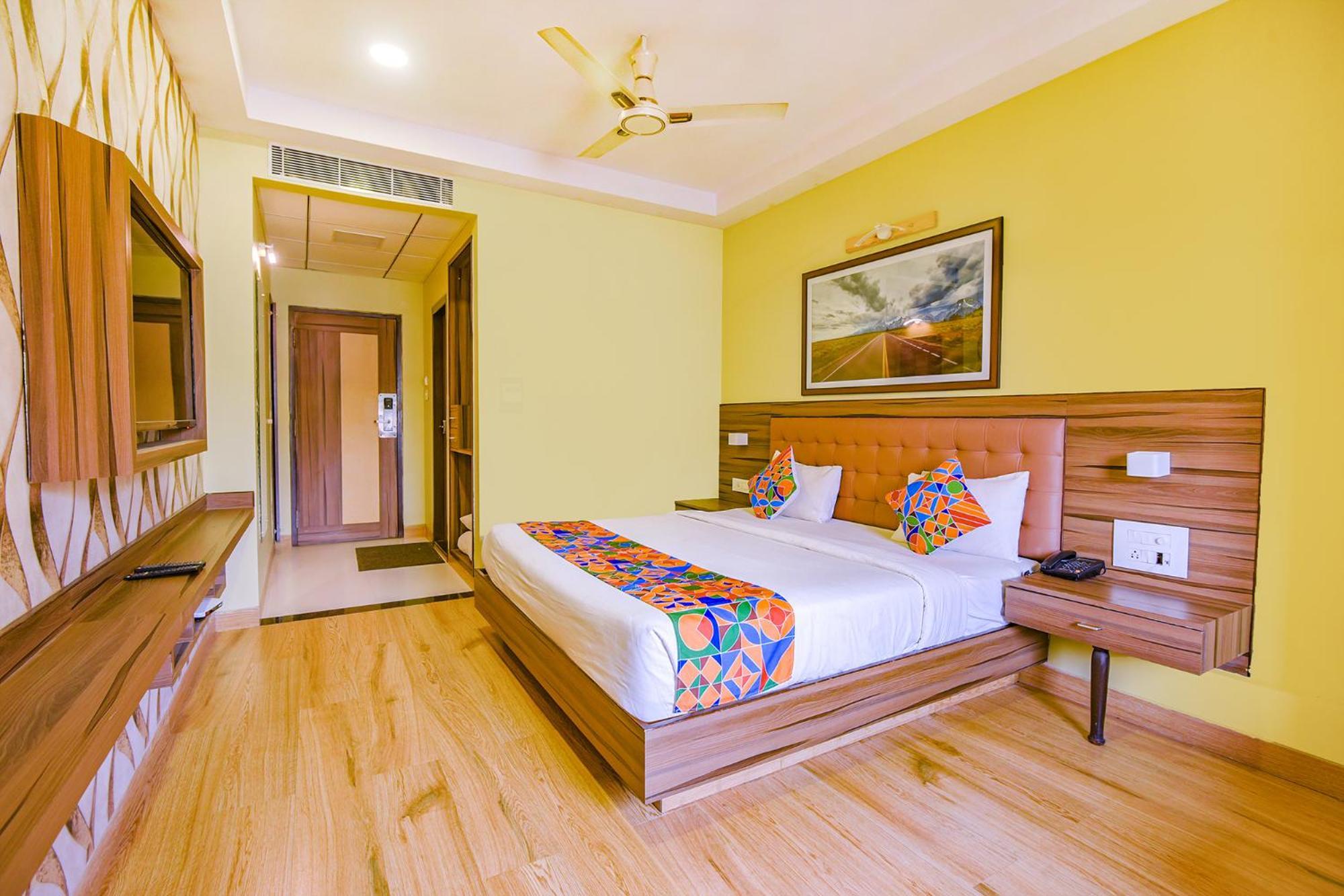 Fabhotel Phoenix Resorts - Nr M Chinnaswamy Stadium Бангалор Екстериор снимка